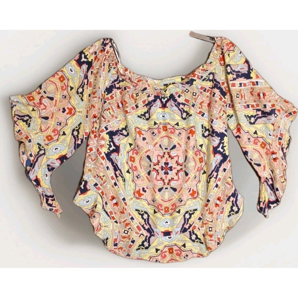 Alice and Trixie Beautiful Off the Shoulder Flutter Sleeve Top/Blouse Size L